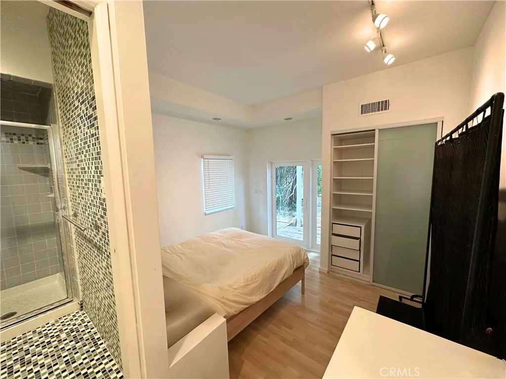 22037 Ybarra, Woodland Hills, California 91364 home-pic-25